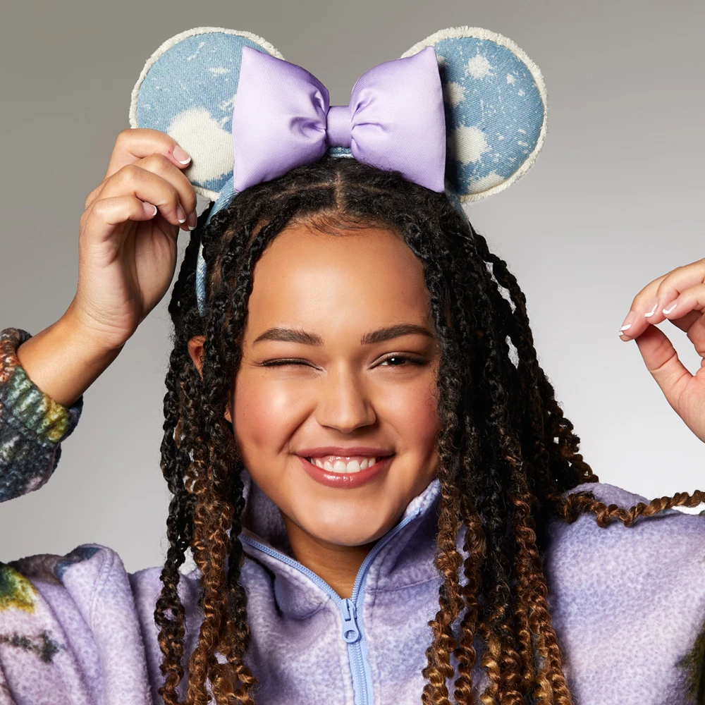 Disneyland Serre-tête à Oreilles De Minnie Lavande En Denim Pour Adultes 2 Disneyland Serre-tête à Oreilles De Minnie Lavande En Denim Pour Adultes – Image 2